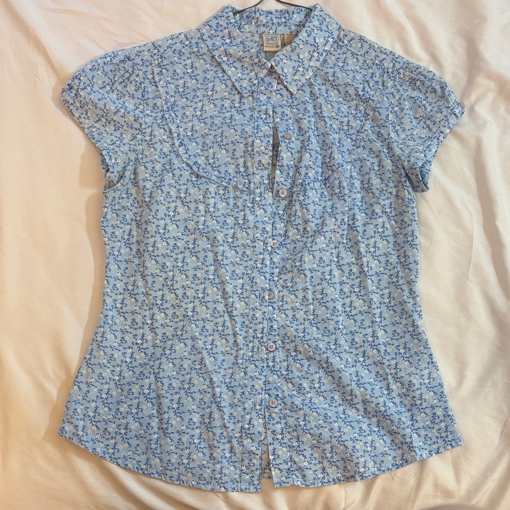 So Wear It Declare It Light Blue Floral Cap Sleeve Button-Down Top